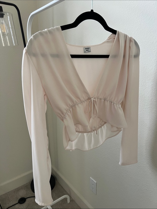 Aritzia Tops - Aritzia Flowy Top